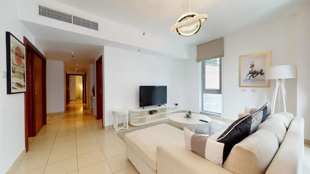 Дубай: 3BR Downtown Burj Khalifa Pool Views