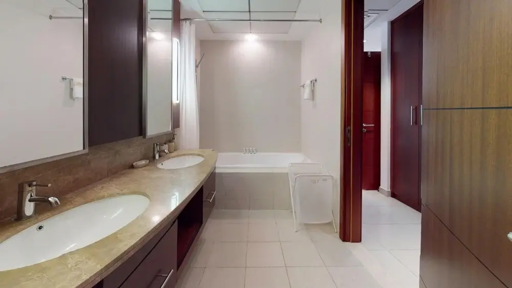 Дубай: 3BR Downtown Burj Khalifa Pool Views
