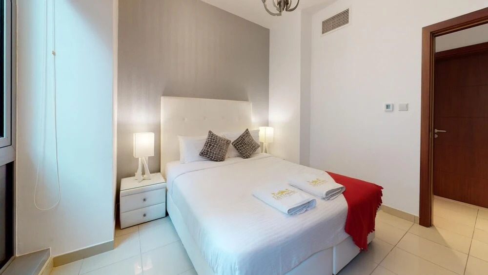 Дубай: 3BR Downtown Burj Khalifa Pool Views