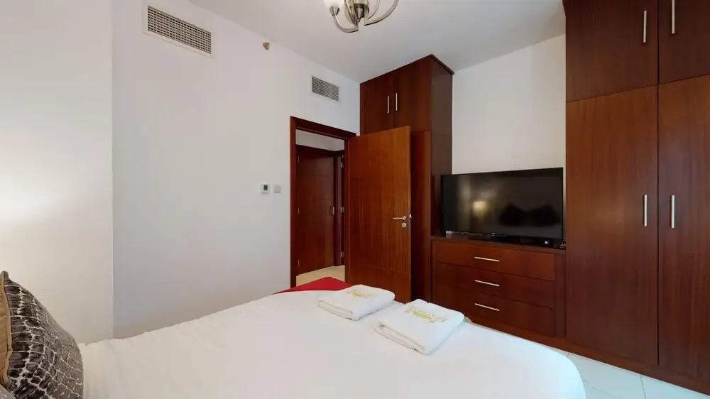 Дубай: 3BR Downtown Burj Khalifa Pool Views