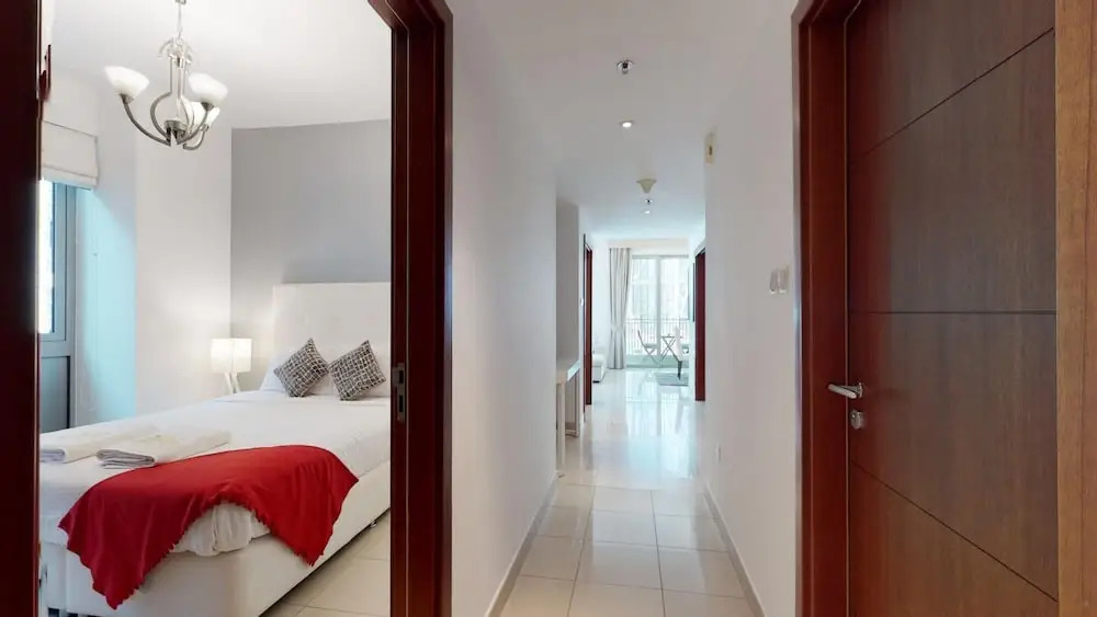 Дубай: 3BR Downtown Burj Khalifa Pool Views