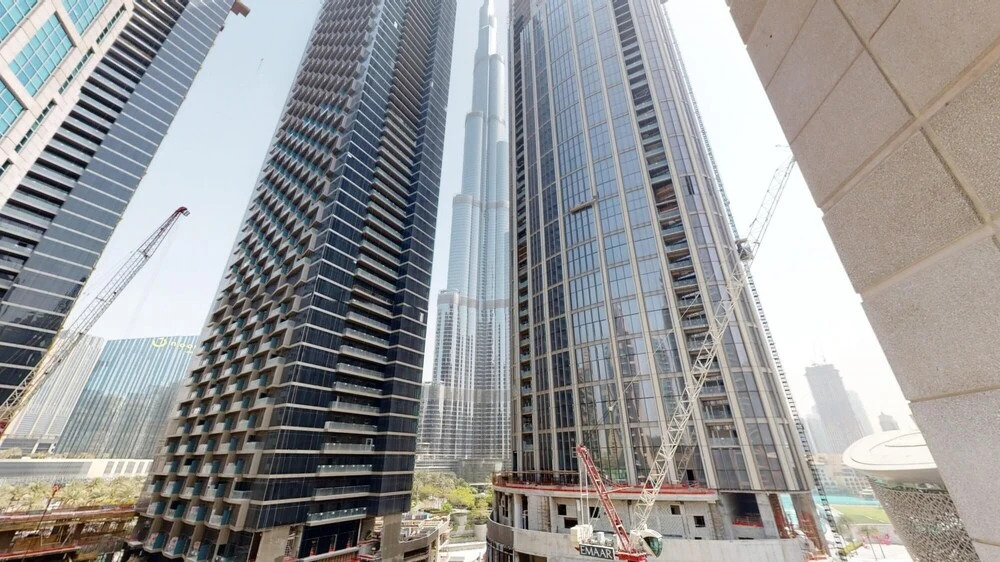 Дубай: 3BR Downtown Burj Khalifa Pool Views