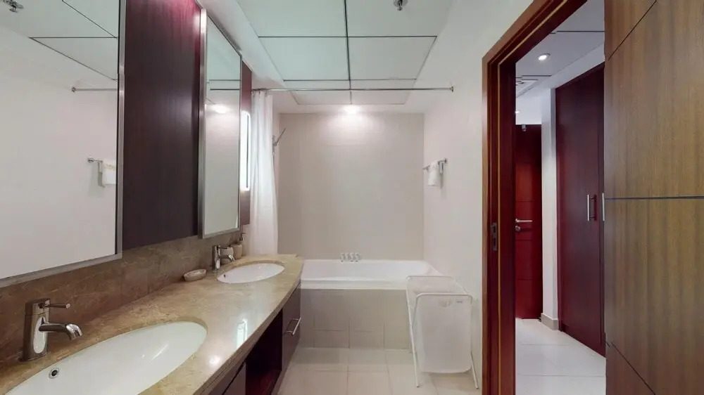 Дубай: 3BR Downtown Burj Khalifa Pool Views