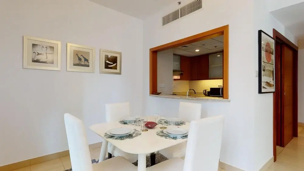 Дубай: 3BR Downtown Burj Khalifa Pool Views