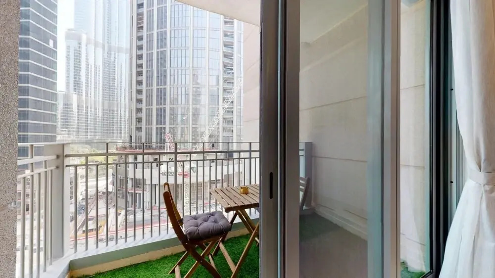 Дубай: 3BR Downtown Burj Khalifa Pool Views