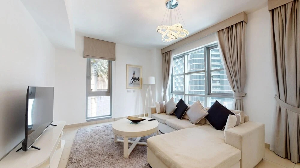 Дубай: 3BR Downtown Burj Khalifa Pool Views