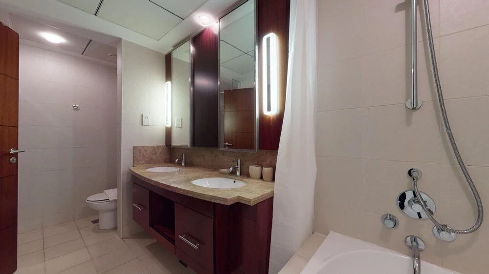 Дубай: 3BR Downtown Burj Khalifa Pool Views