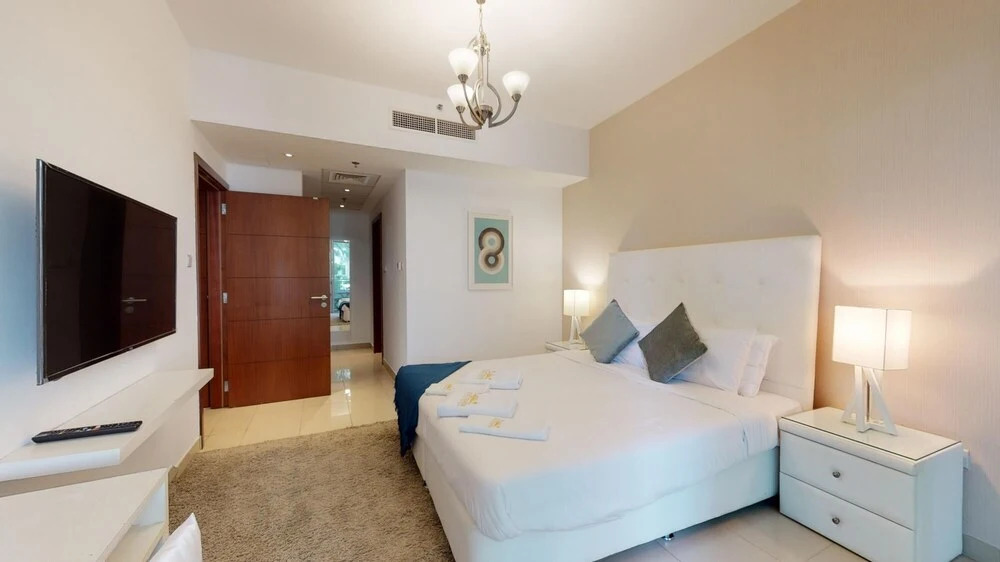 Дубай: 3BR Downtown Burj Khalifa Pool Views