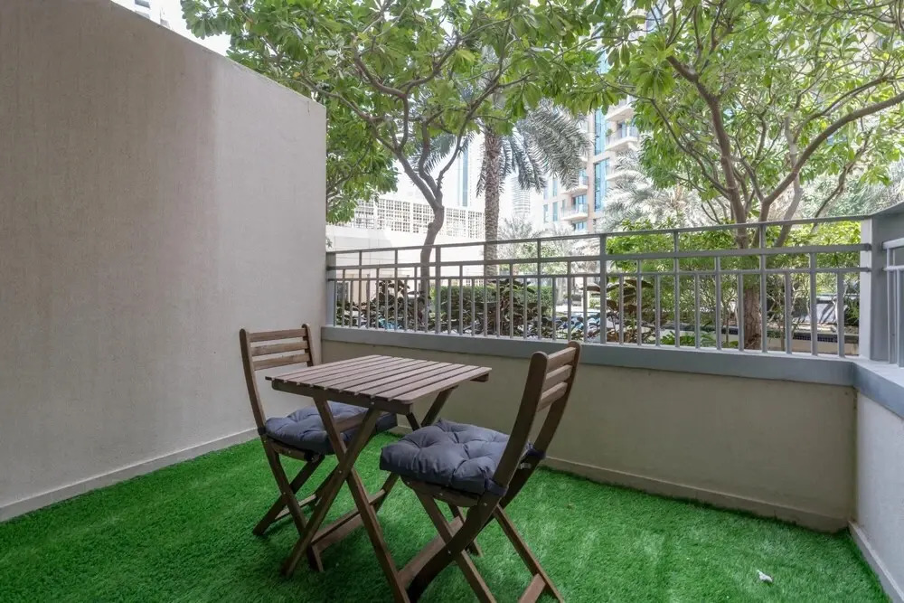 Дубай: 3BR Downtown Burj Khalifa Pool Views