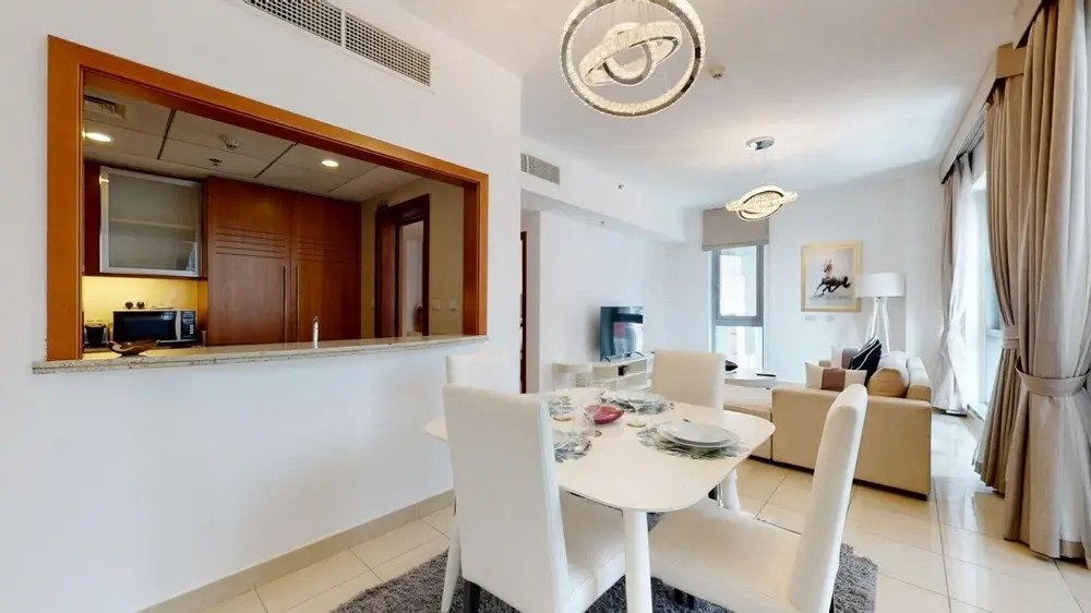Дубай: 3BR Downtown Burj Khalifa Pool Views