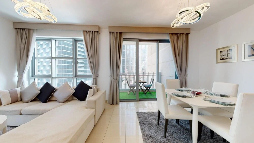 Дубай: 3BR Downtown Burj Khalifa Pool Views