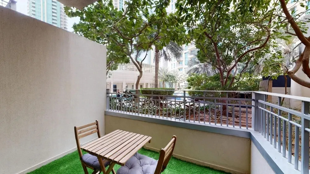 Дубай: 3BR Downtown Burj Khalifa Pool Views