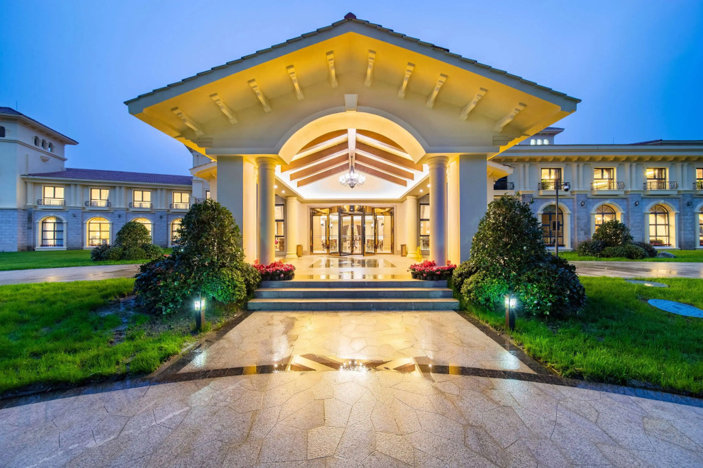 Яань: Howard Johnson by Wyndham Yaan Forest Resort