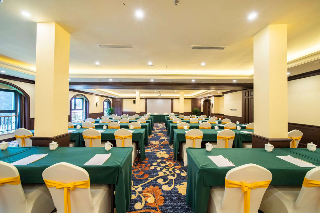Яань: Howard Johnson by Wyndham Yaan Forest Resort
