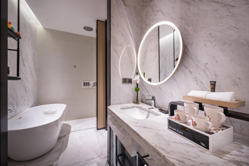 Шанхай: Novotel Shanghai Caohejing