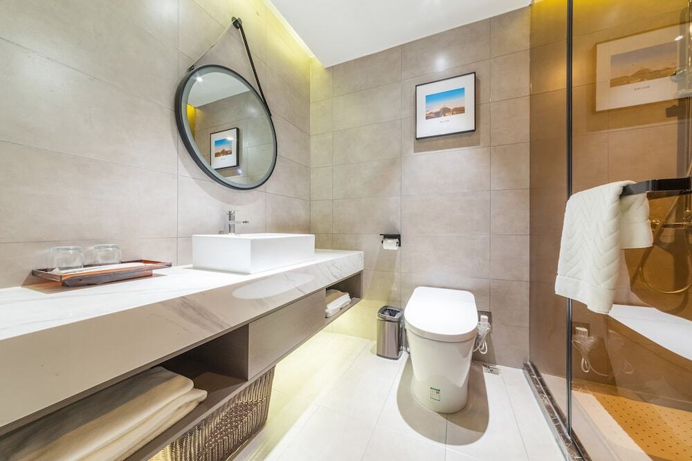 Лупаньшуй: Qin Yue Shi Ye Hotel