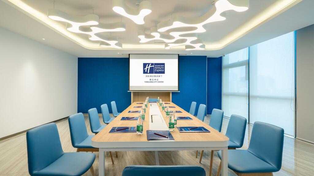 Янгиианг: Holiday Inn Express Yangjiang City Center, an IHG Hotel