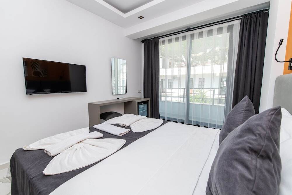 Каш: Leonis Hotel
