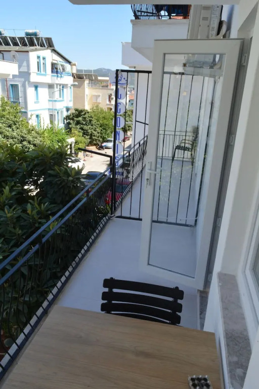 Каш: Leonis Hotel