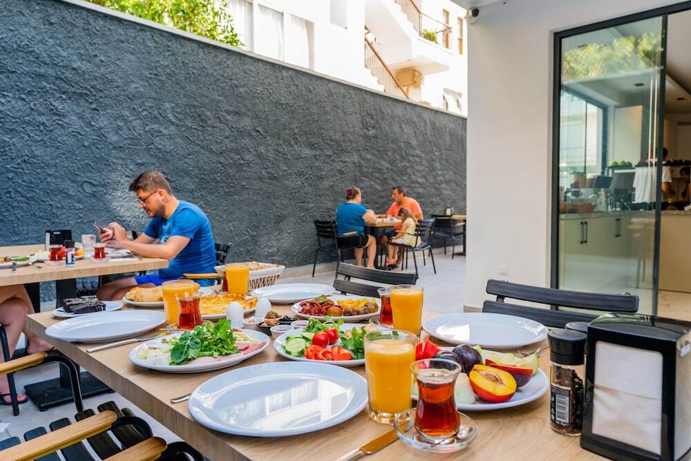 Каш: Leonis Hotel