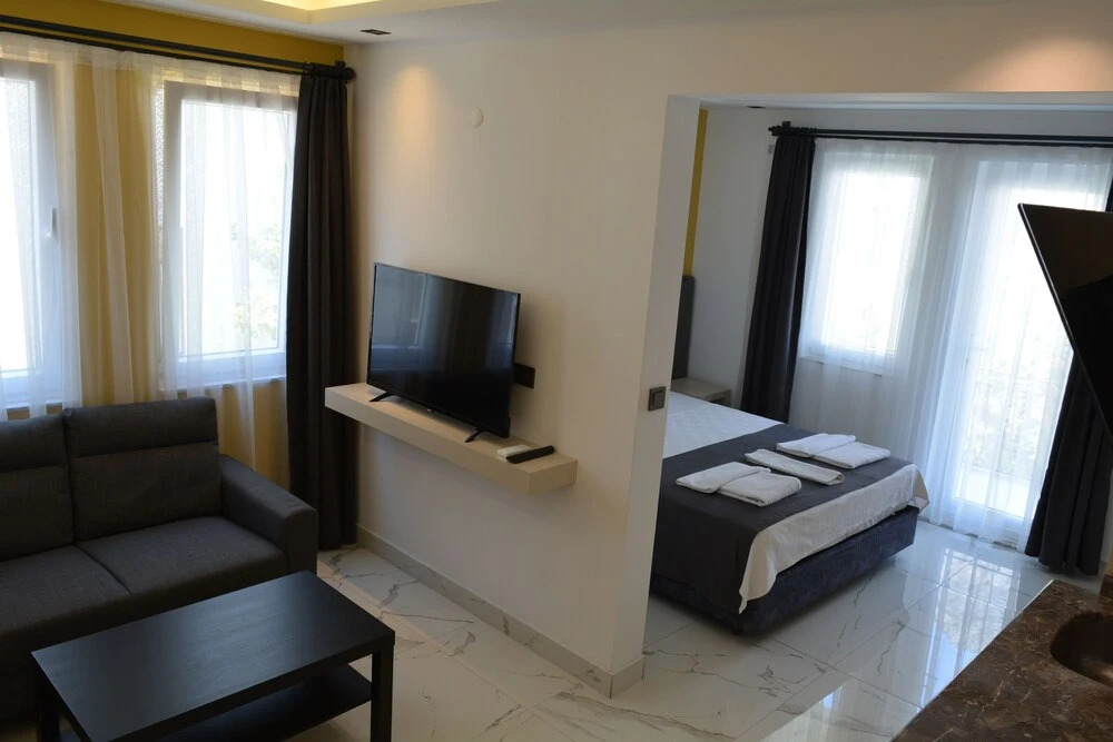 Каш: Leonis Hotel