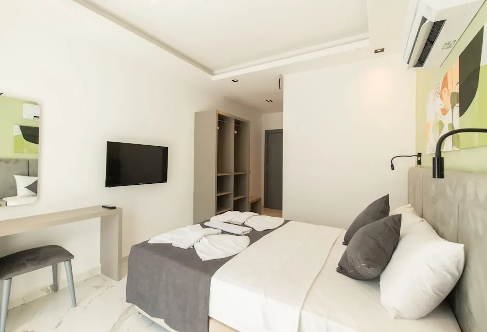 Каш: Leonis Hotel