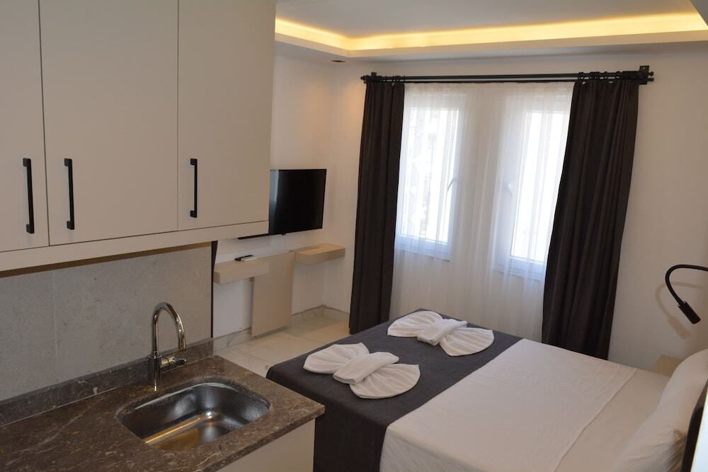 Каш: Leonis Hotel