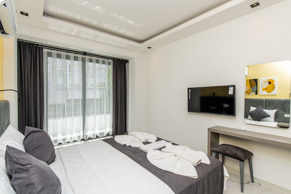 Каш: Leonis Hotel