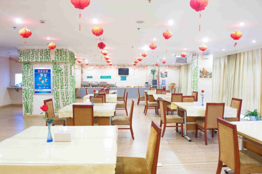 Чанчжоу: GreenTree Inn Changzhou Jinghu High-speed Rail North Station Global Dinosaur City Hotel