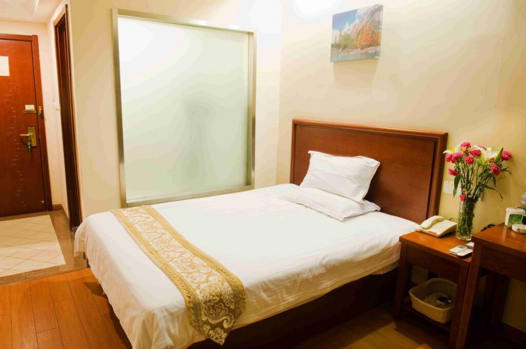 Чанчжоу: GreenTree Inn Changzhou Jinghu High-speed Rail North Station Global Dinosaur City Hotel