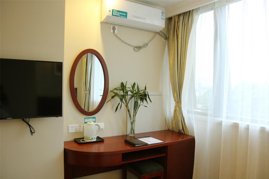 Чанчжоу: GreenTree Inn Changzhou Jinghu High-speed Rail North Station Global Dinosaur City Hotel