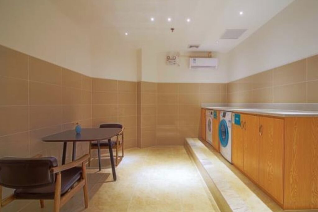 Чжаоцин: City Comfort Inn (Zhaoqing Sihui Times Square)