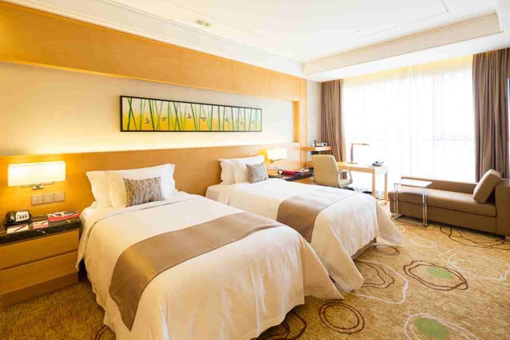 Шанхай: Crowne Plaza Shanghai Anting