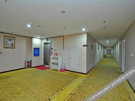 Линьи: Super 8 by Wyndham Linyi Bus Terminal
