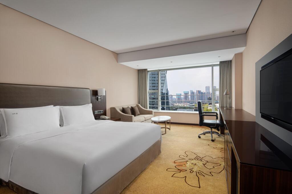 Чэнду: Holiday Inn West & East Century City