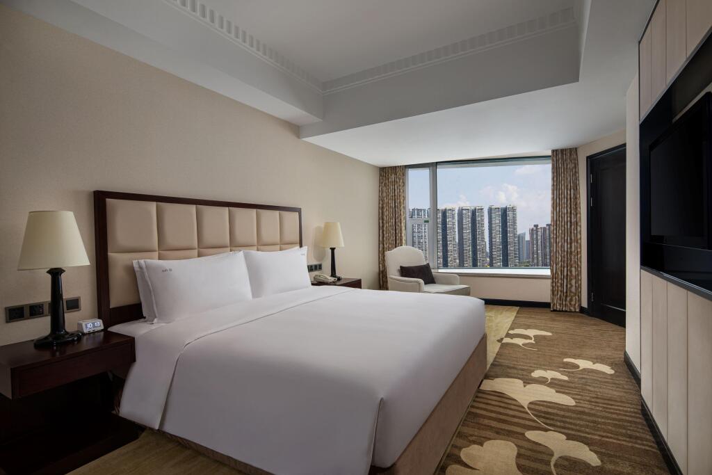 Чэнду: Holiday Inn West & East Century City