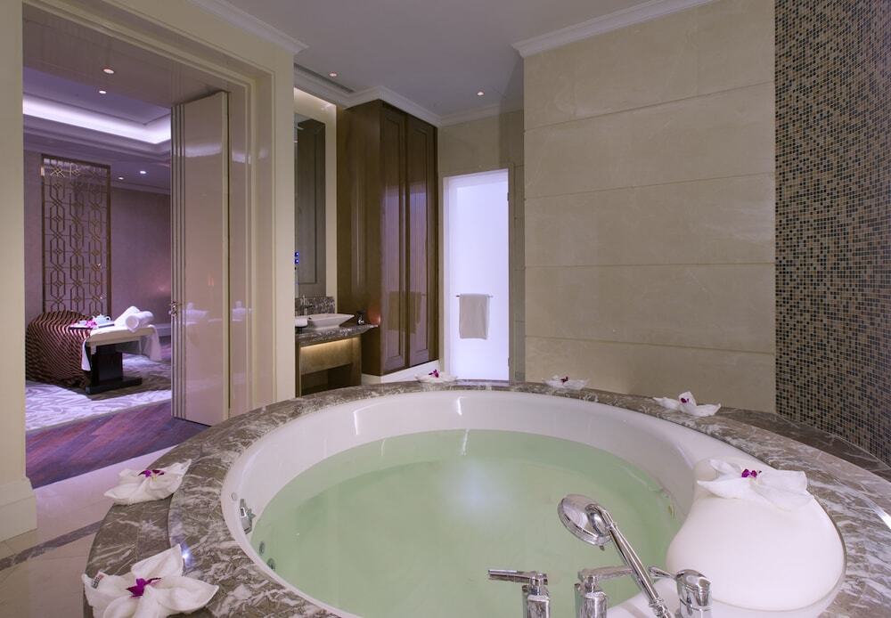 Ухань: Sheraton Grand Wuhan Hankou Hotel