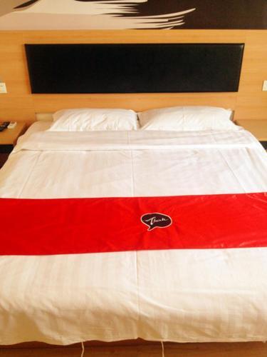 Линьи: Thank Inn Chain Hotel Mengyin Town Nanhuan Road