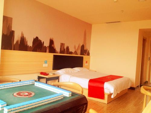 Линьи: Thank Inn Chain Hotel Mengyin Town Nanhuan Road
