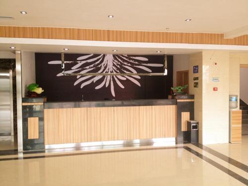 Линьи: Thank Inn Chain Hotel Mengyin Town Nanhuan Road