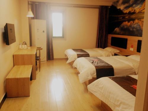 Линьи: Thank Inn Chain Hotel Mengyin Town Nanhuan Road