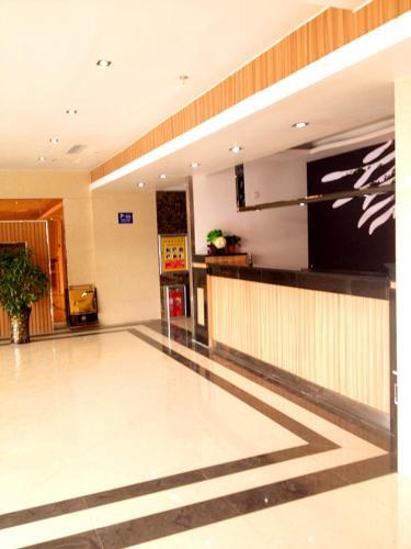 Линьи: Thank Inn Chain Hotel Mengyin Town Nanhuan Road
