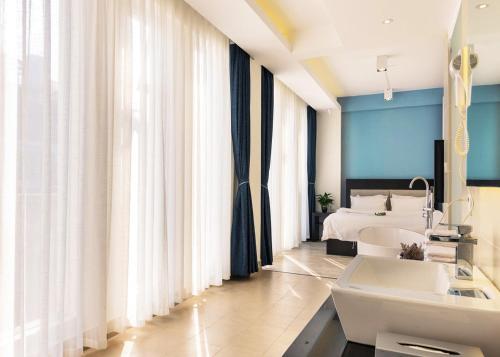 Дали: Pure Comfort Inn