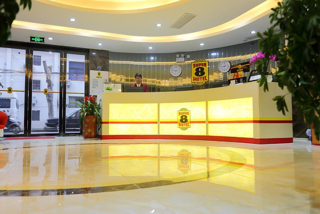 Чанчжоу: Super 8 Chuangzhou Train Station North Square