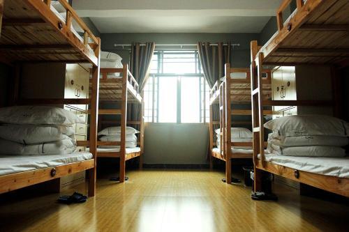 Шаоян: Liang Shan Youth Hostel