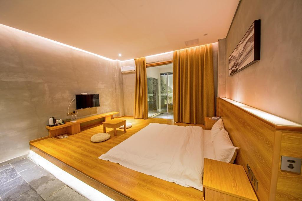 carousel image 1