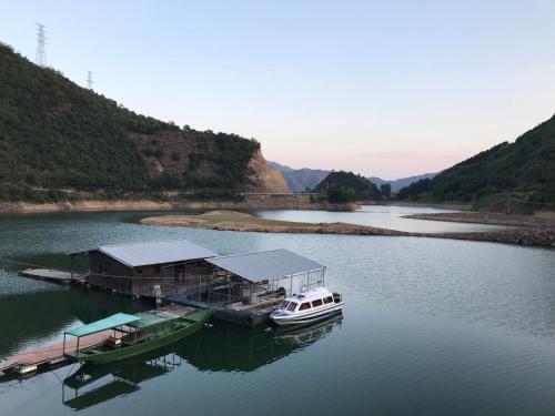 Ханчжоу: Deyishe Warm Night Lakeview Homestay