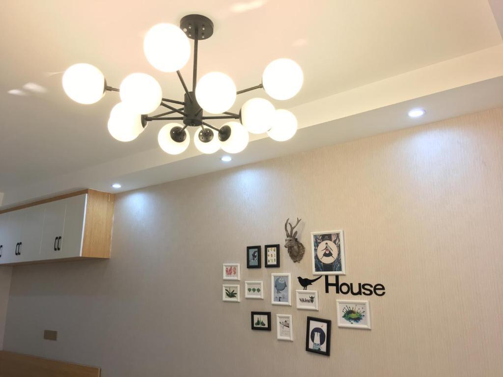 Чунцин: Jiefangbei Baobao Yueyue Apartment