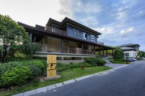 Ханчжоу: Thousand Island Lake Book&Bed International Youth Hostel