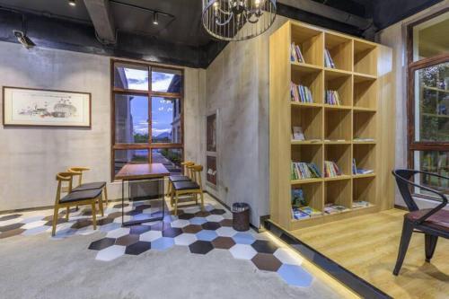 Ханчжоу: Thousand Island Lake Book&Bed International Youth Hostel